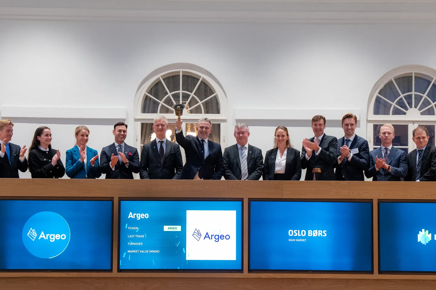 Trond Crantz, CEO of Argeo, rang the bell this morning to celebrate the transfer to Euronext Oslo Børs. The company was welcomed by Øivind Amundsen, CEO of Euronext Oslo Børs. (Photo: Thomas Brun | NTB)